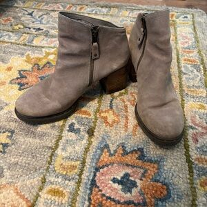 Women's size 9 OTBT Suede Ankle Boots